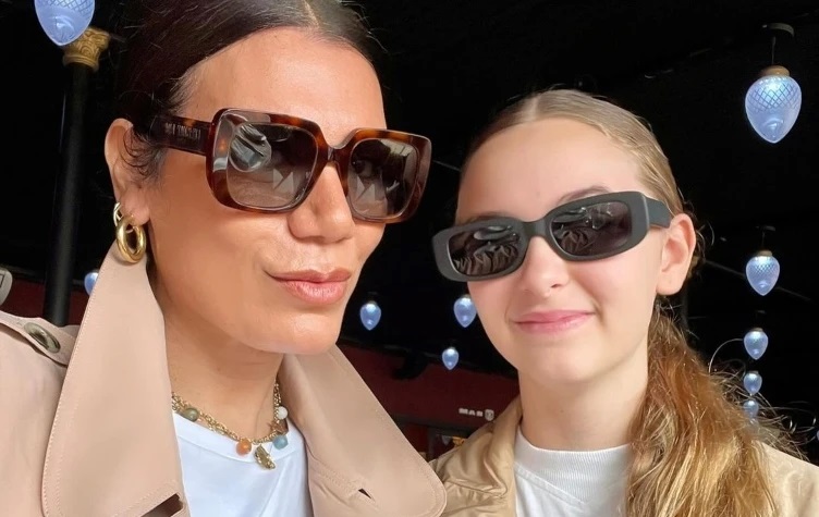 Flor de la V y su hija Isabella sorprendieron con looks urbanos para una salida casual